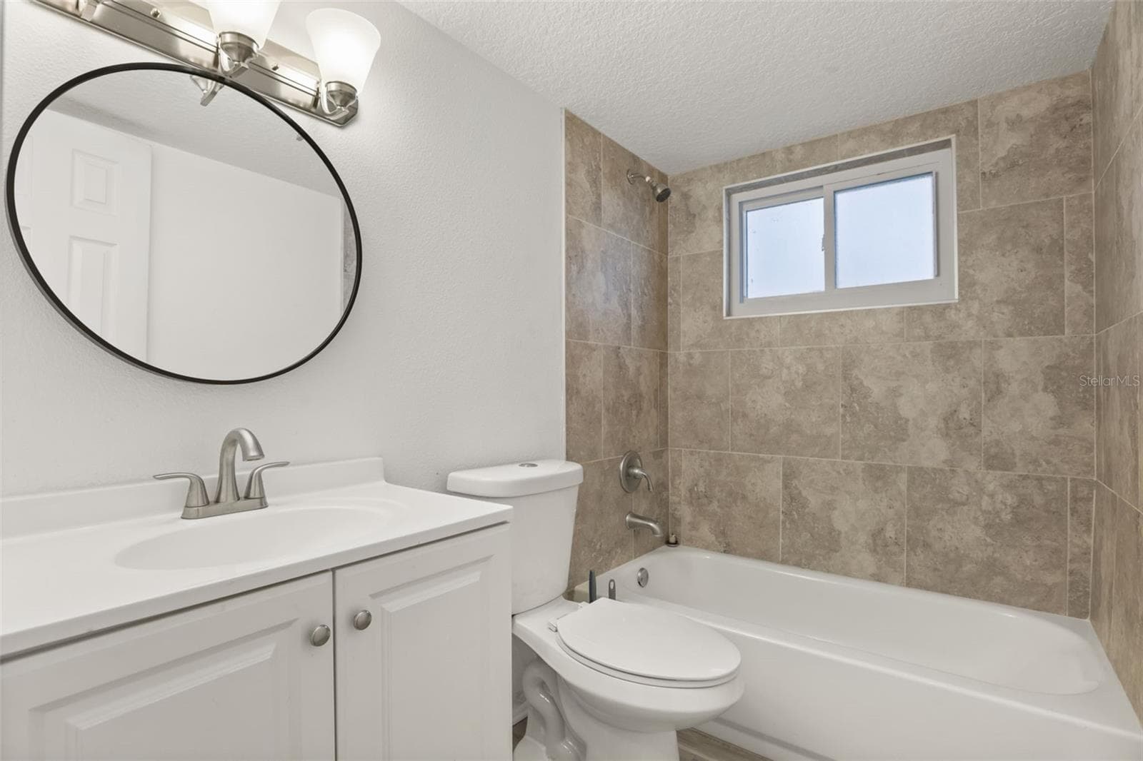 Single Family Residence at 4650 BOCA VISTA CT, ORLANDO, photo 12 of 25