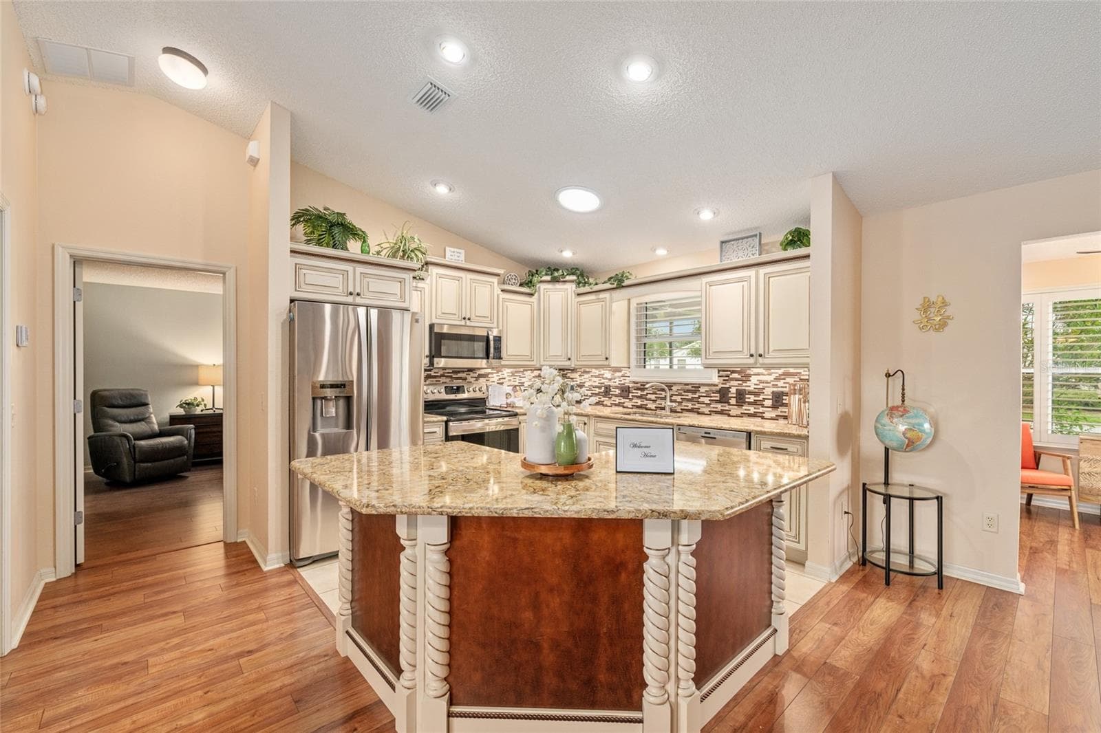 Single Family Residence at 991 BARRYMOORE LOOP, THE VILLAGES, photo 7 of 29