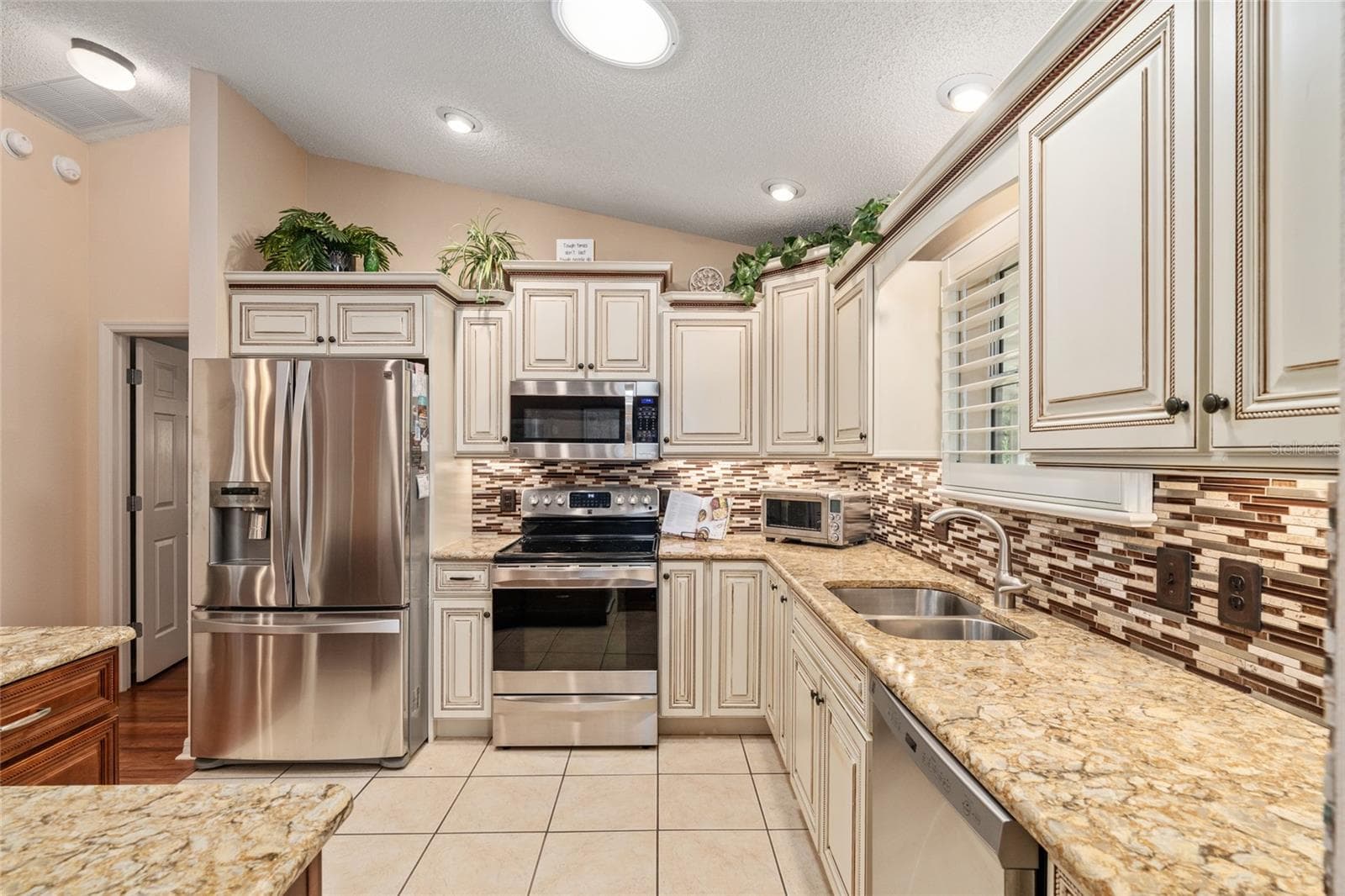 Single Family Residence at 991 BARRYMOORE LOOP, THE VILLAGES, photo 8 of 29