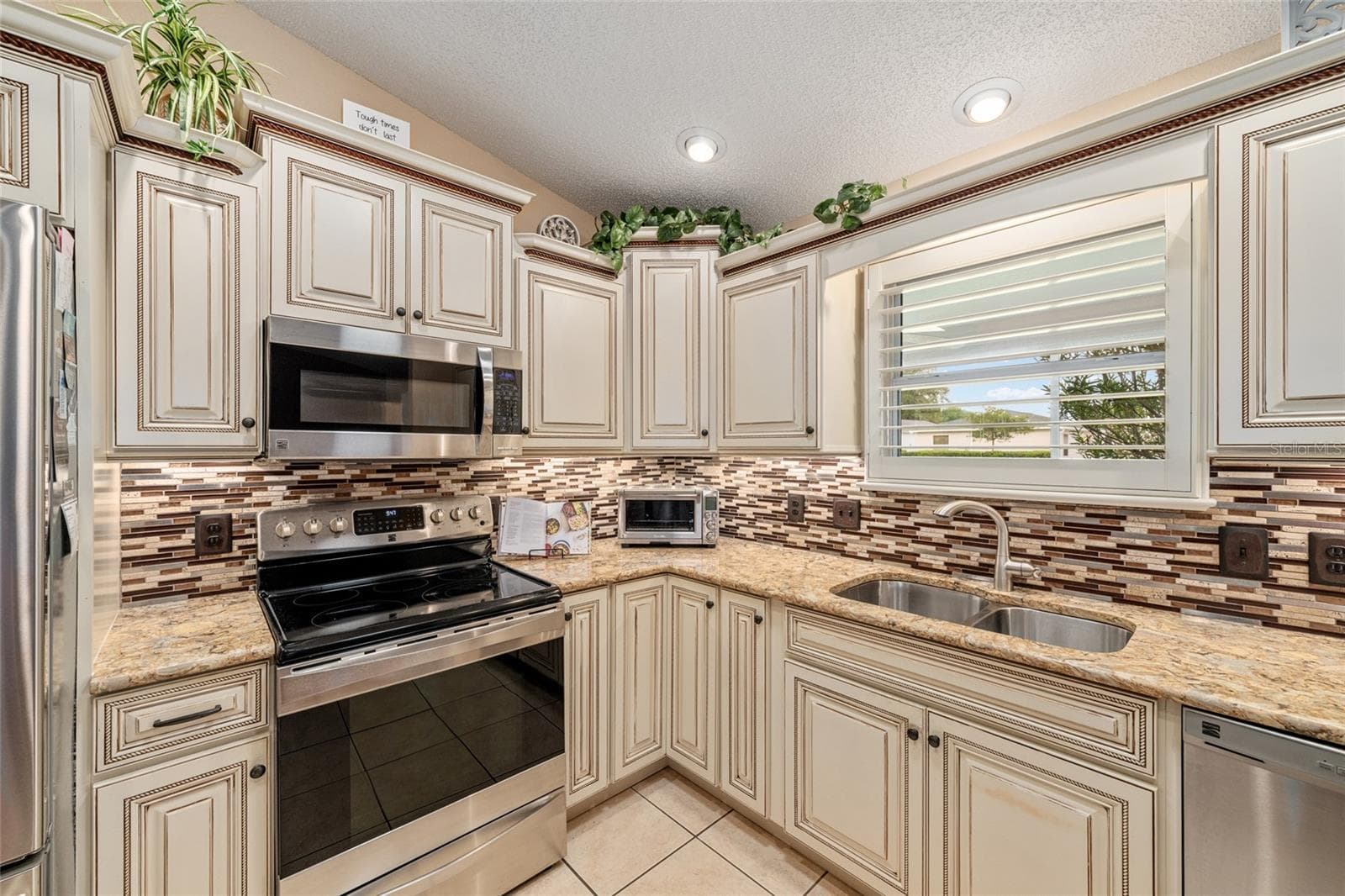 Single Family Residence at 991 BARRYMOORE LOOP, THE VILLAGES, photo 9 of 29