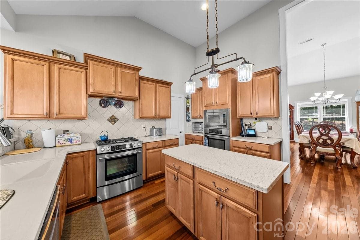 Single Family Residence at 2207 Sierra Trace Road, Denton, photo 15 of 61