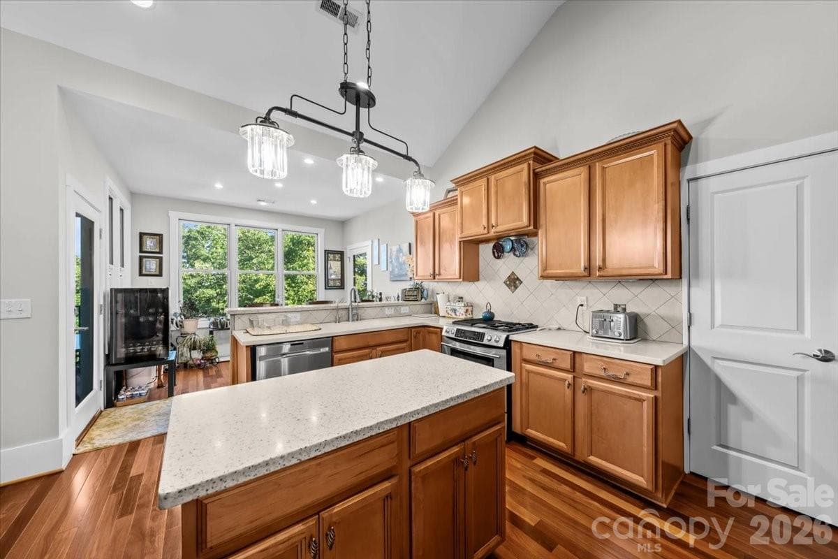 Single Family Residence at 2207 Sierra Trace Road, Denton, photo 18 of 61