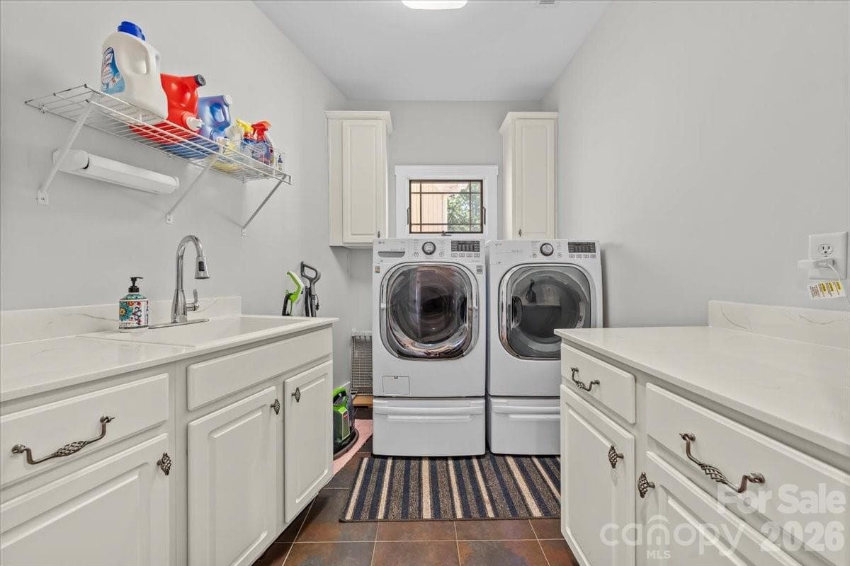 Spacious laundry - 2207 Sierra Trace Road, Denton