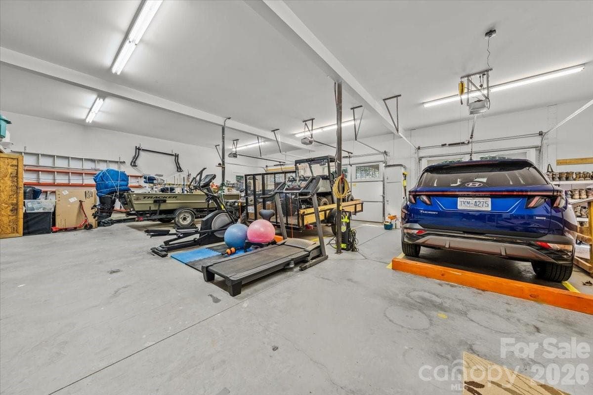 3 car oversized garage - 2207 Sierra Trace Road, Denton