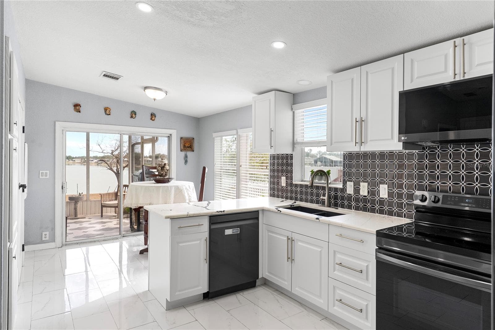 Manufactured Home at 9426 STAR GAZER LN, RIVERVIEW, photo 6 of 31