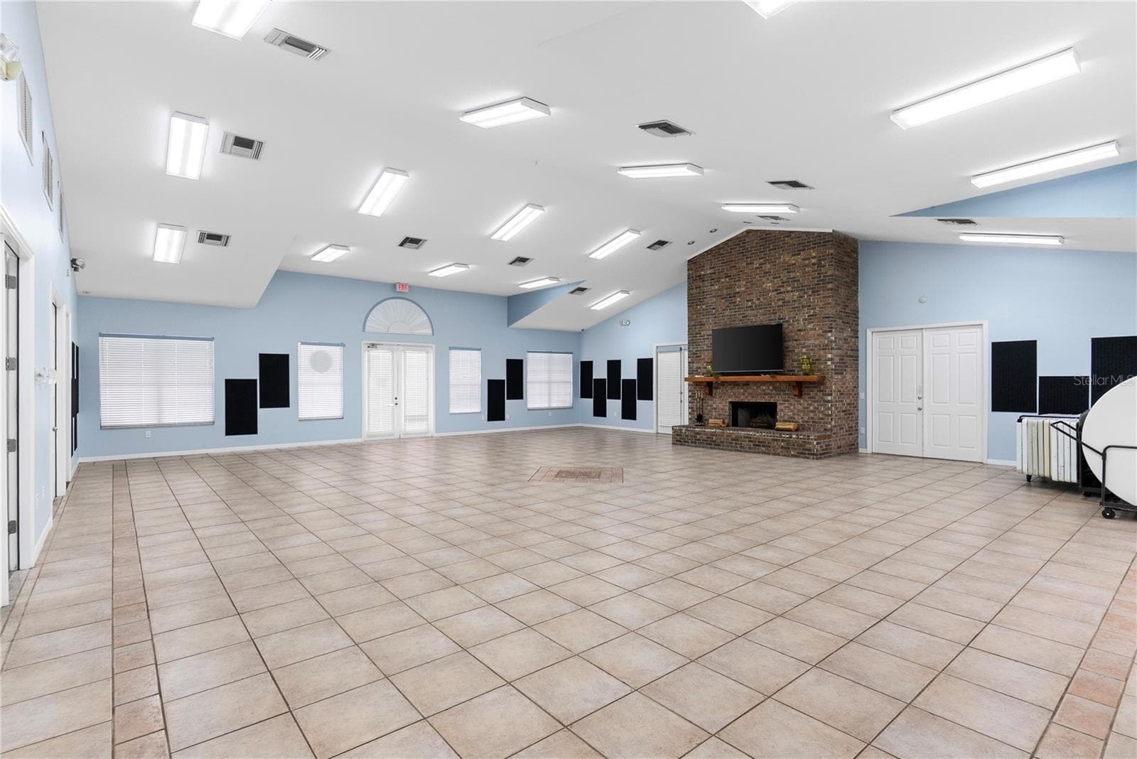 clubhouse ballroom - 9426 STAR GAZER LN, RIVERVIEW