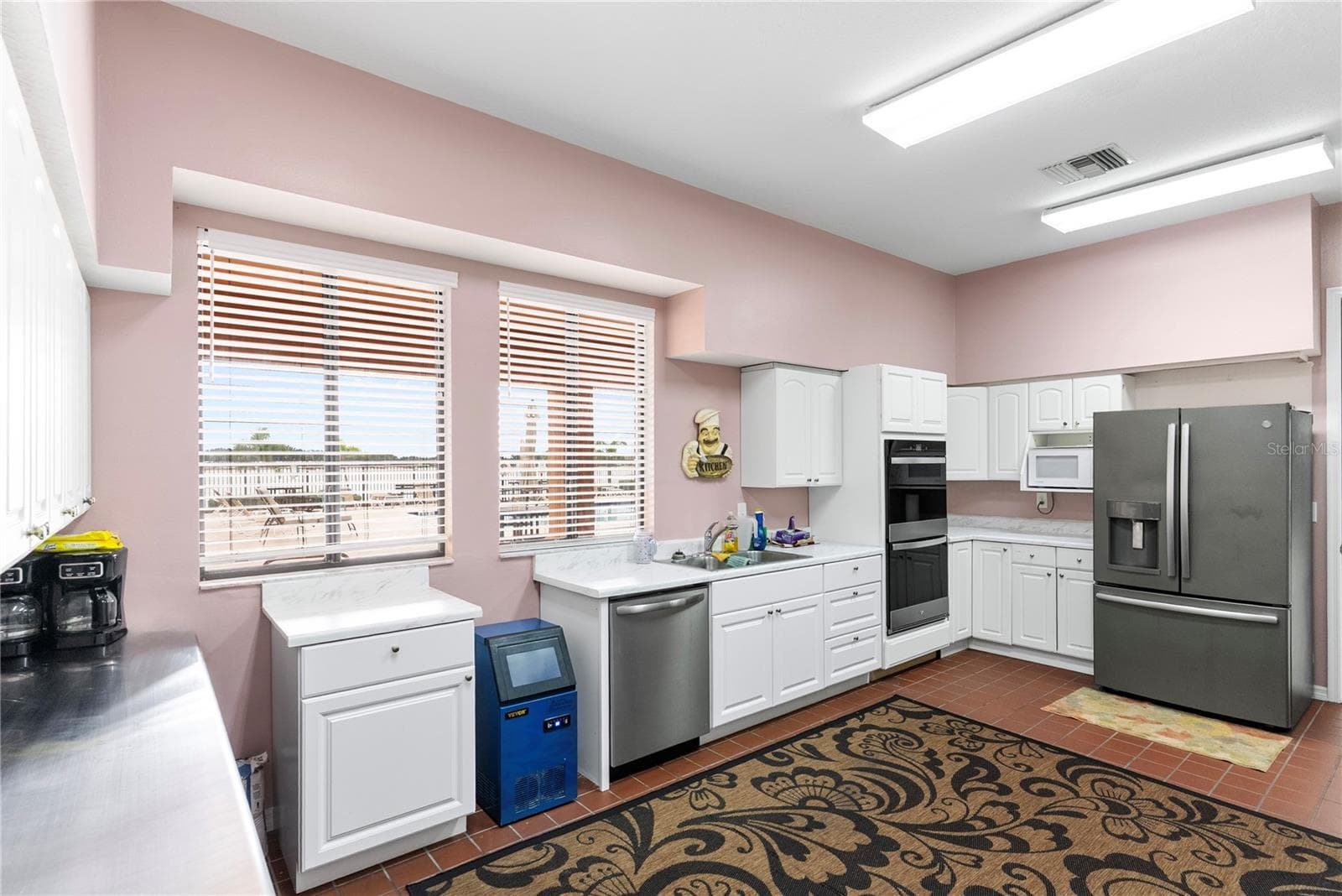 clubhouse kitchen - 9426 STAR GAZER LN, RIVERVIEW