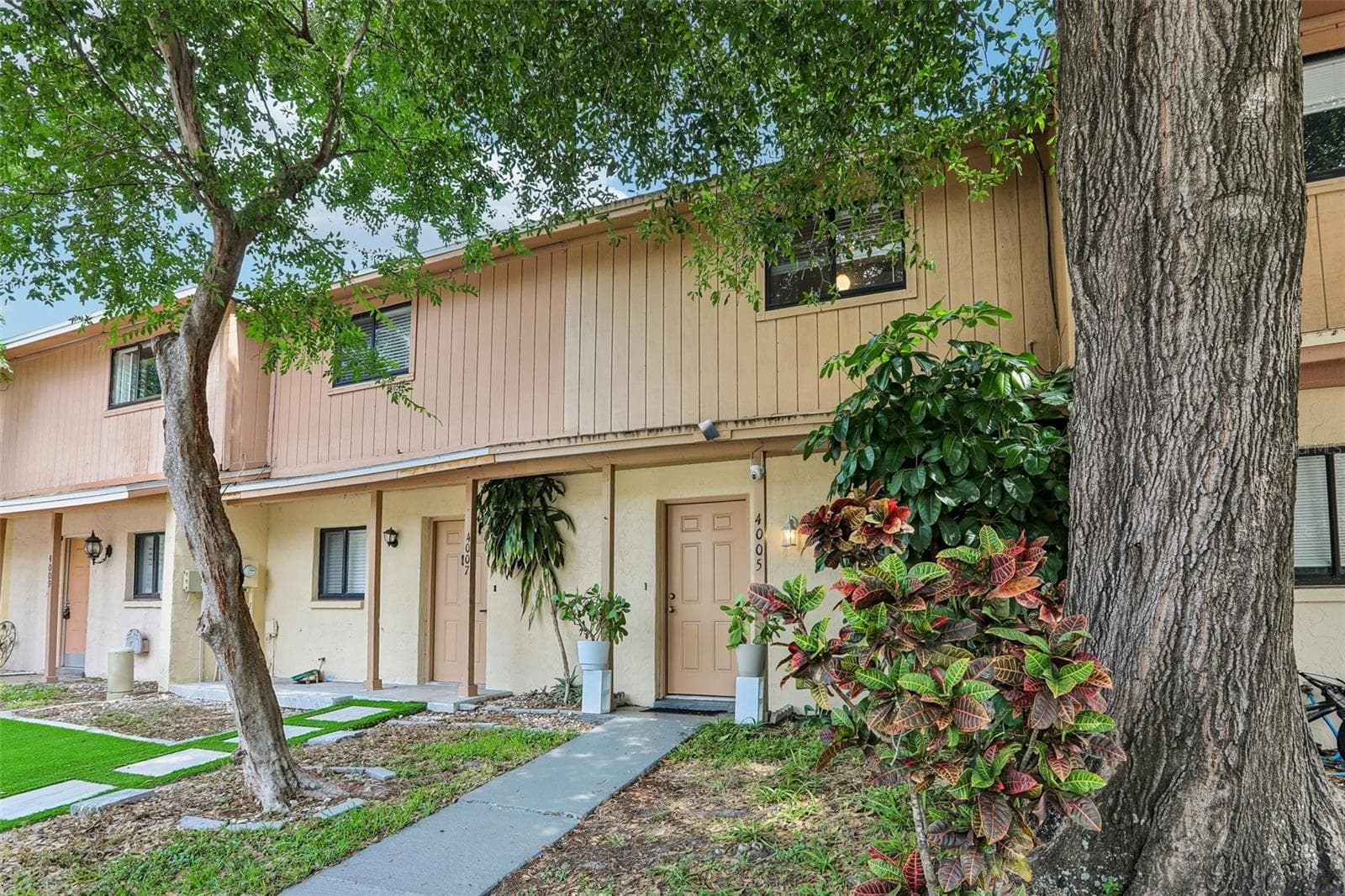 Townhouse at 4005 OAK LIMB CT, TAMPA, photo 2 of 18
