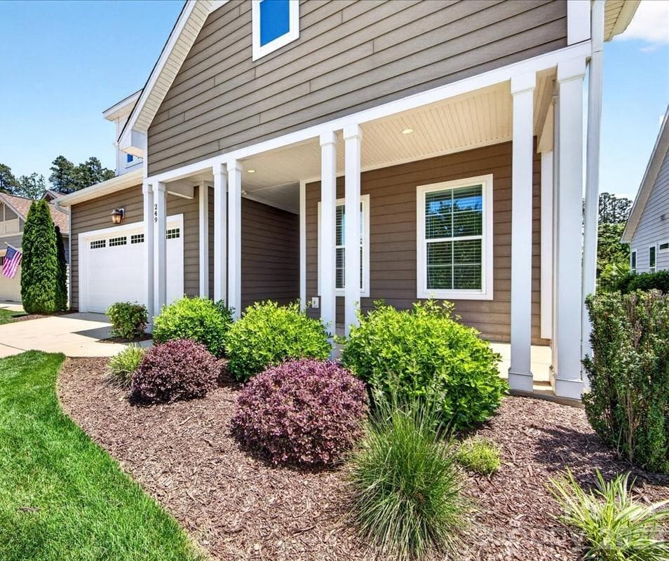 Lush Landscaping - 249 Stone Mountain Way, Denver