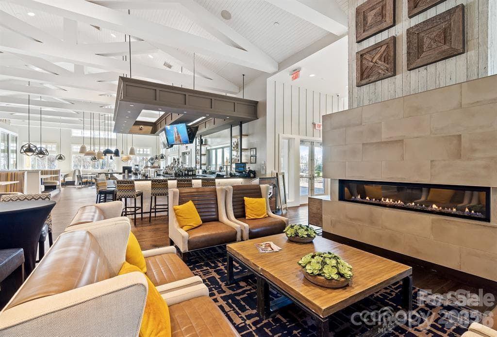 Twin Mills Club - 249 Stone Mountain Way, Denver