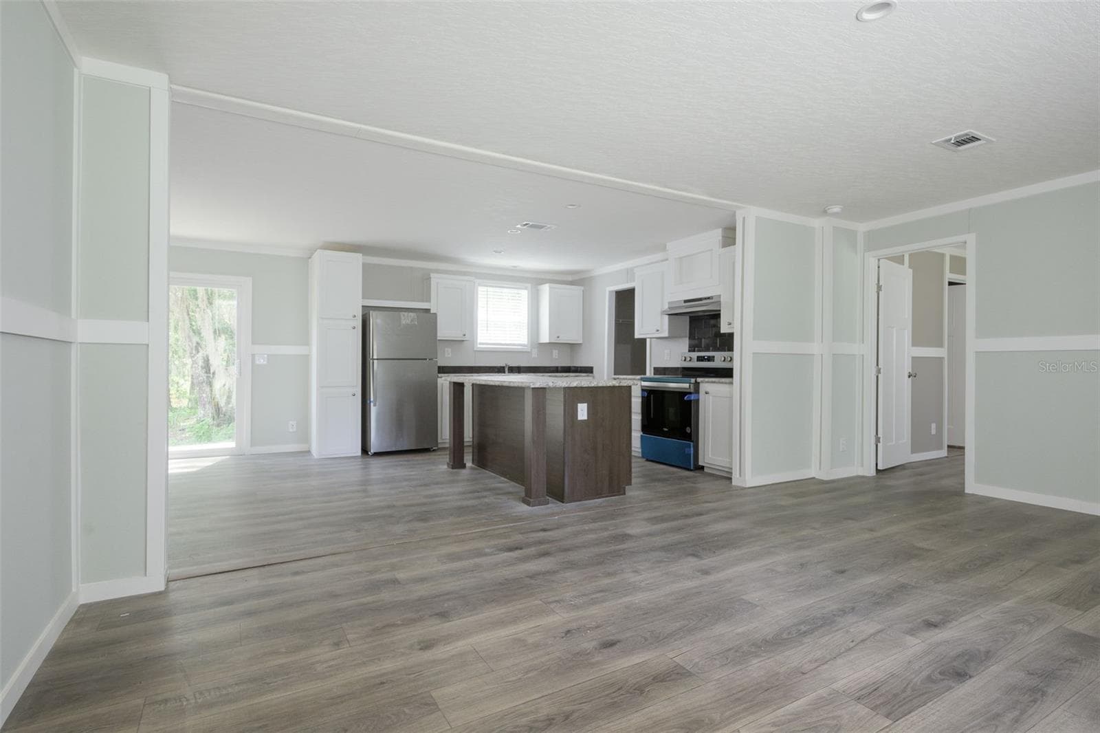 Manufactured Home at 374 SISCO RD, POMONA PARK, photo 4 of 40