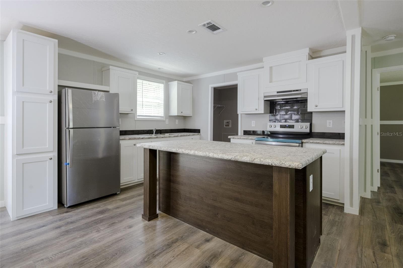 Manufactured Home at 374 SISCO RD, POMONA PARK, photo 9 of 40
