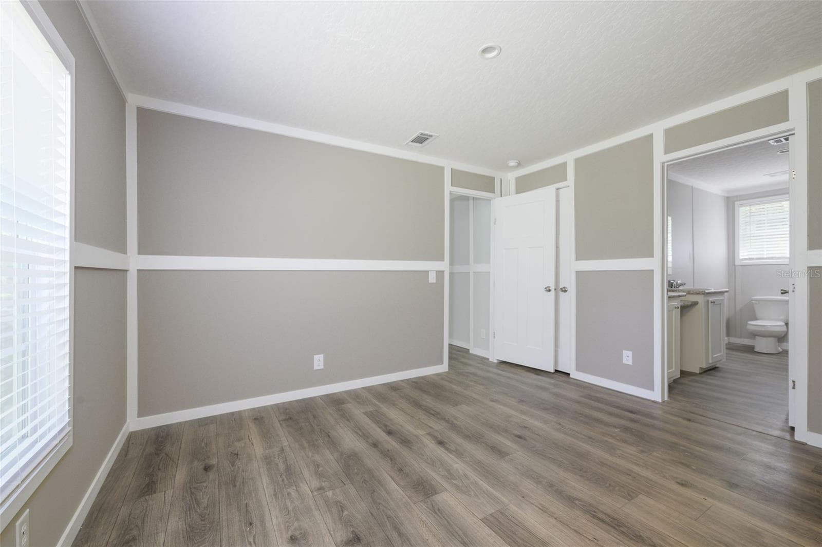 Primary bedroom with walk-in closet, en-suite bathroom - 374 SISCO RD, POMONA PARK