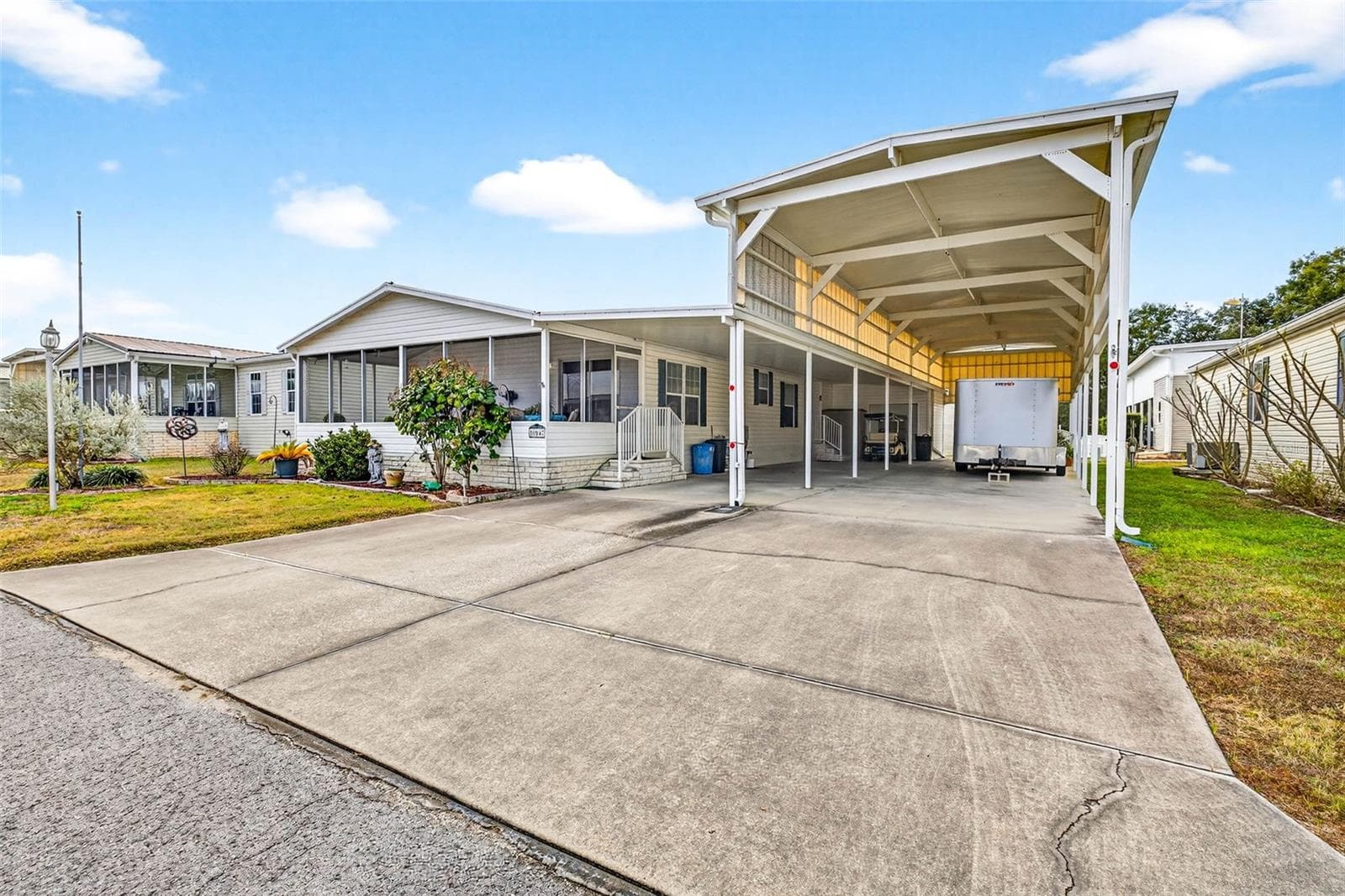 Manufactured Home at 10047 EQUITY AVE, DADE CITY, photo 3 of 35