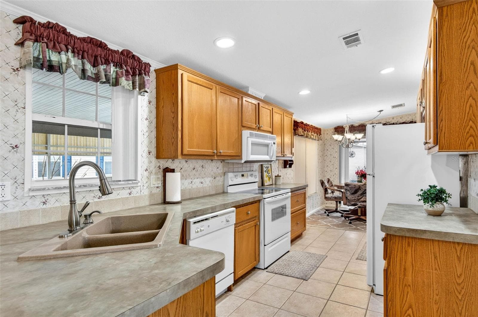Manufactured Home at 10047 EQUITY AVE, DADE CITY, photo 9 of 35