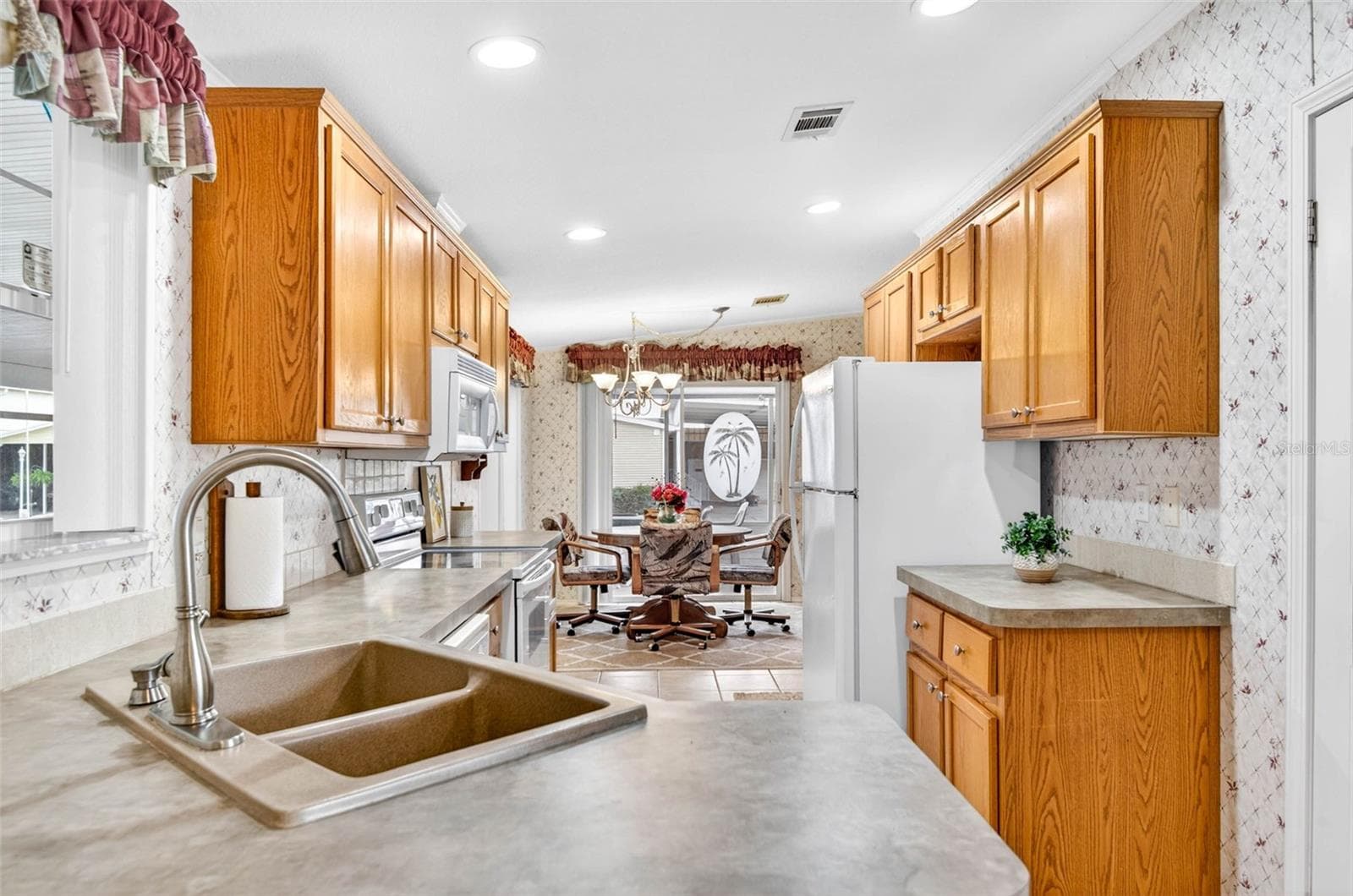 Manufactured Home at 10047 EQUITY AVE, DADE CITY, photo 10 of 35
