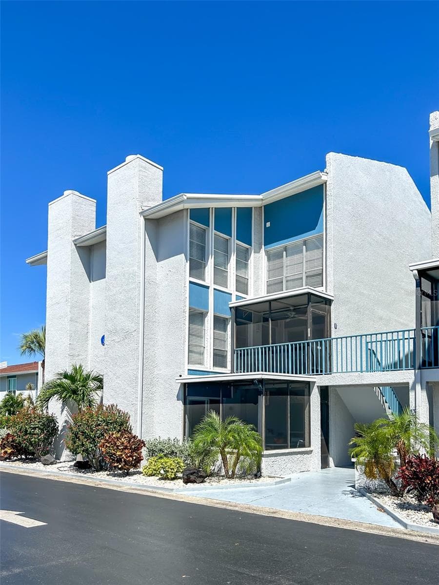 315 MEDALLION BLVD #F