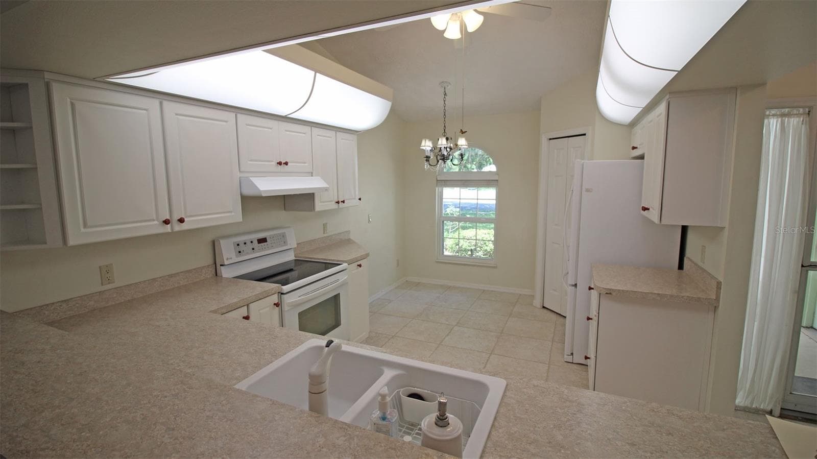Villa at 704 MORAY DR, INVERNESS, photo 7 of 40