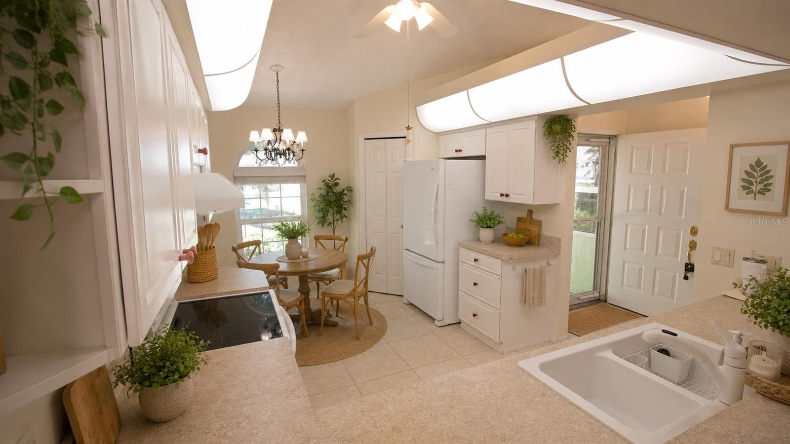 Villa at 704 MORAY DR, INVERNESS, photo 8 of 40