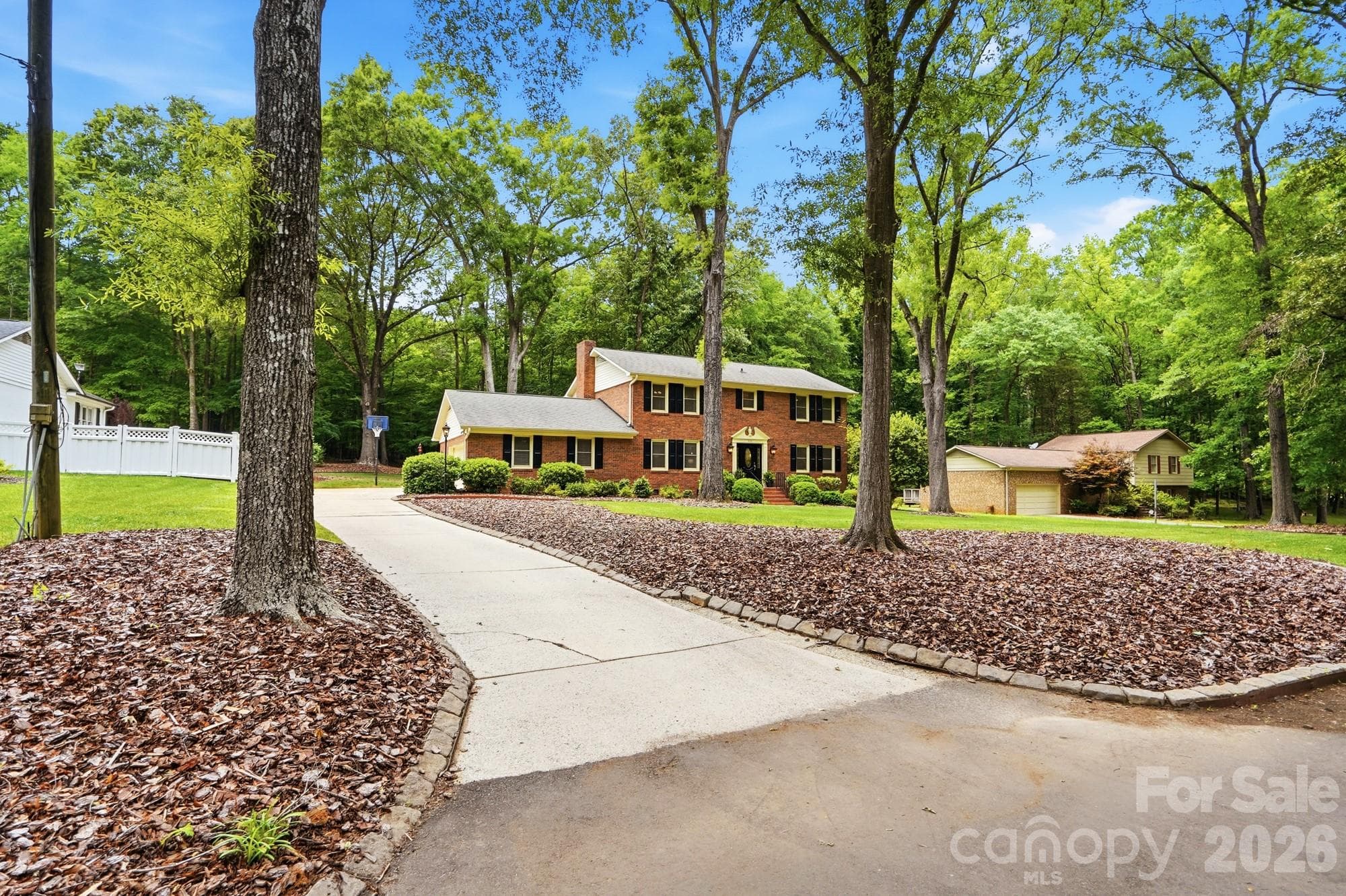 Single Family Residence at 405 Hillcrest Drive, Harrisburg, photo 2 of 43