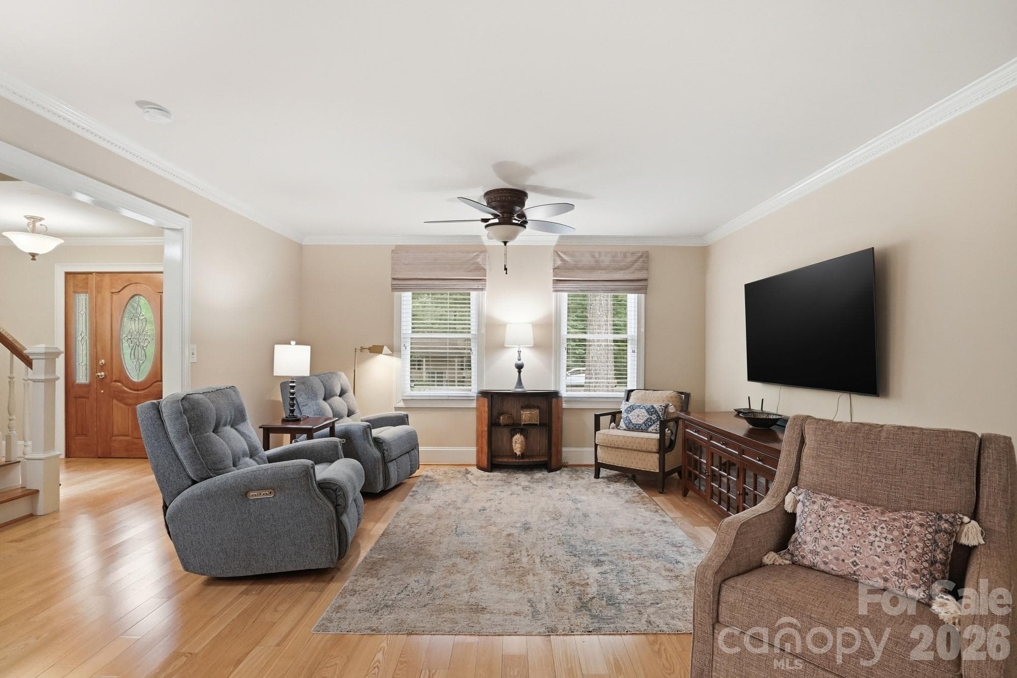 Single Family Residence at 405 Hillcrest Drive, Harrisburg, photo 4 of 43