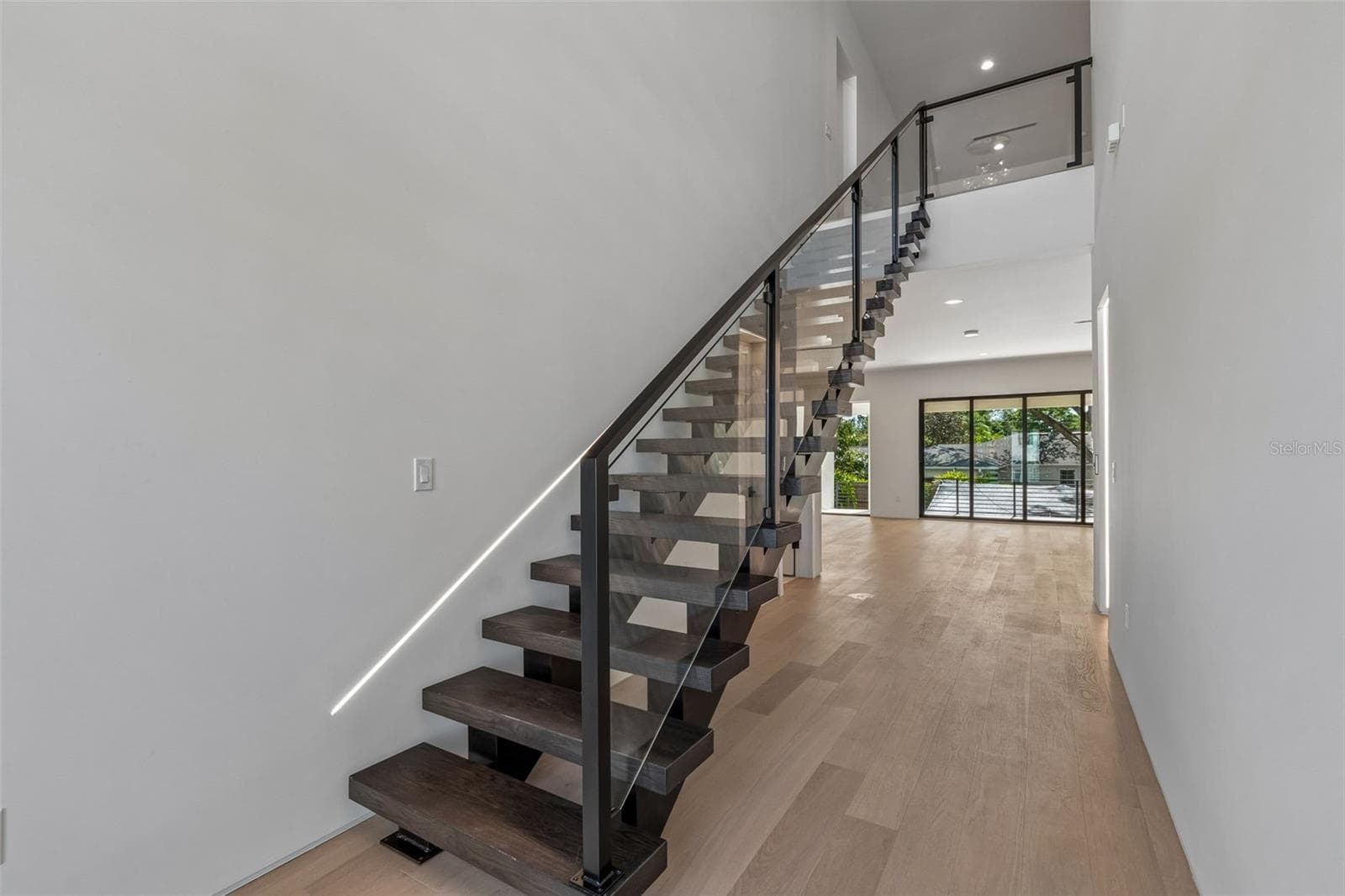Single Family Residence at 206 S TREASURE DR, TAMPA, photo 4 of 74