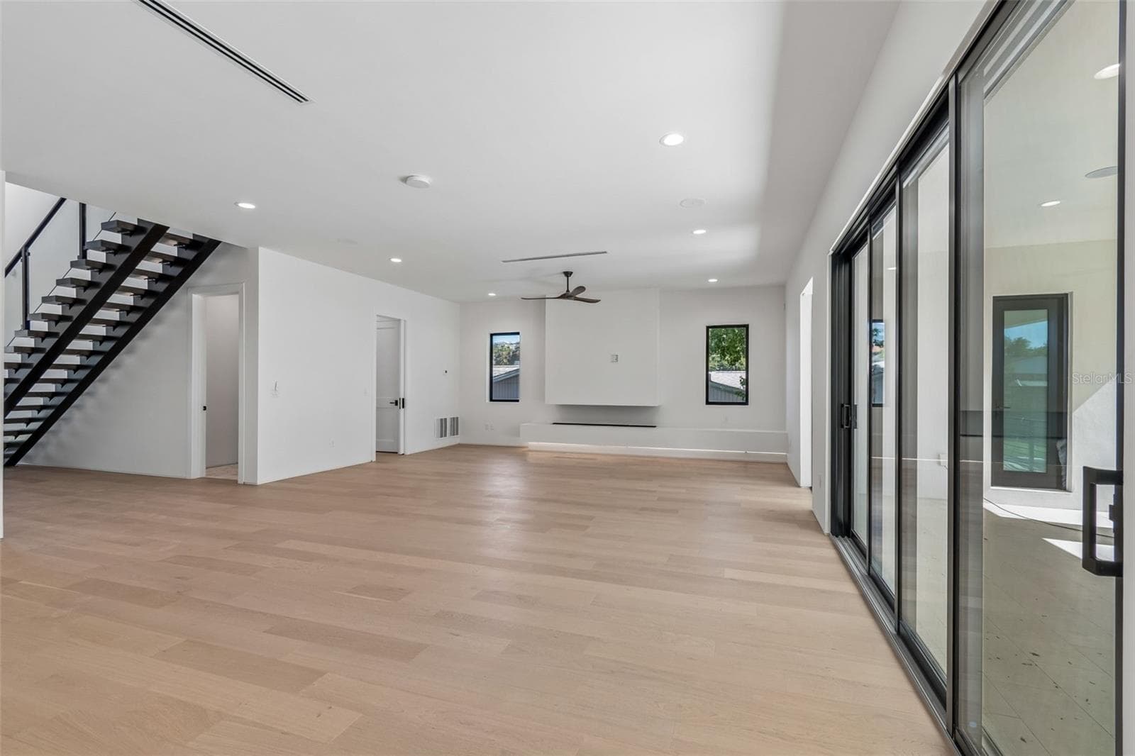 Single Family Residence at 206 S TREASURE DR, TAMPA, photo 14 of 74