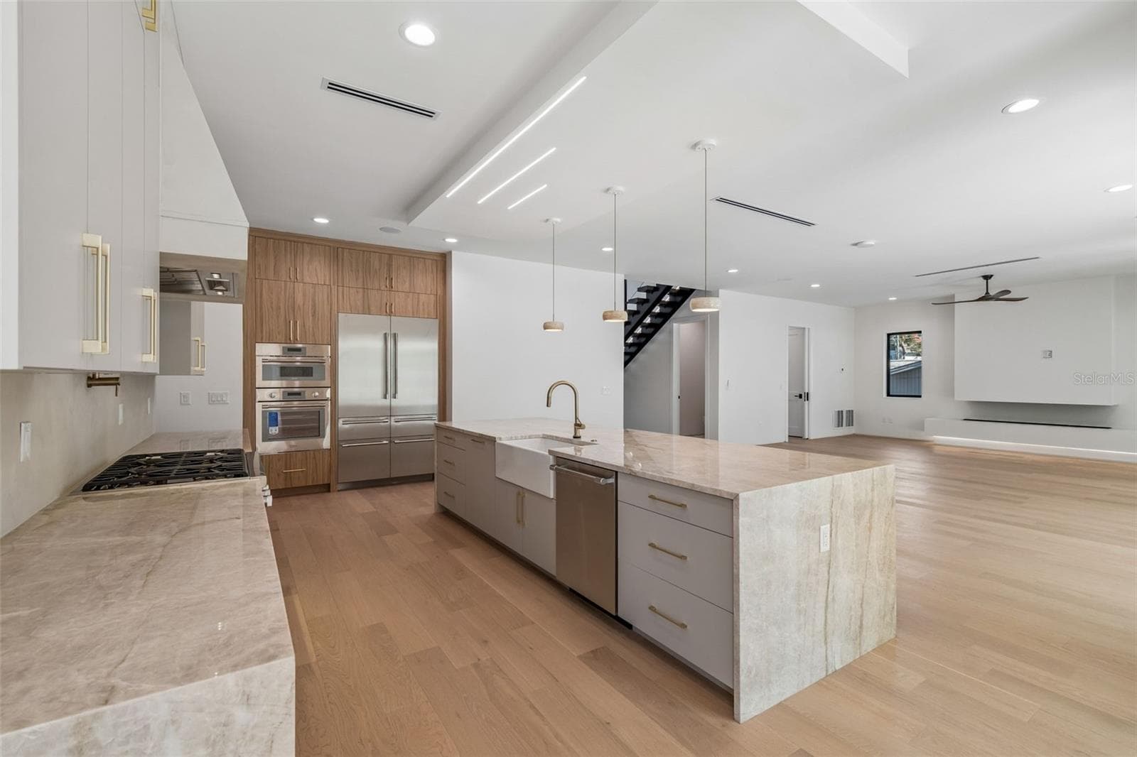 Single Family Residence at 206 S TREASURE DR, TAMPA, photo 16 of 74
