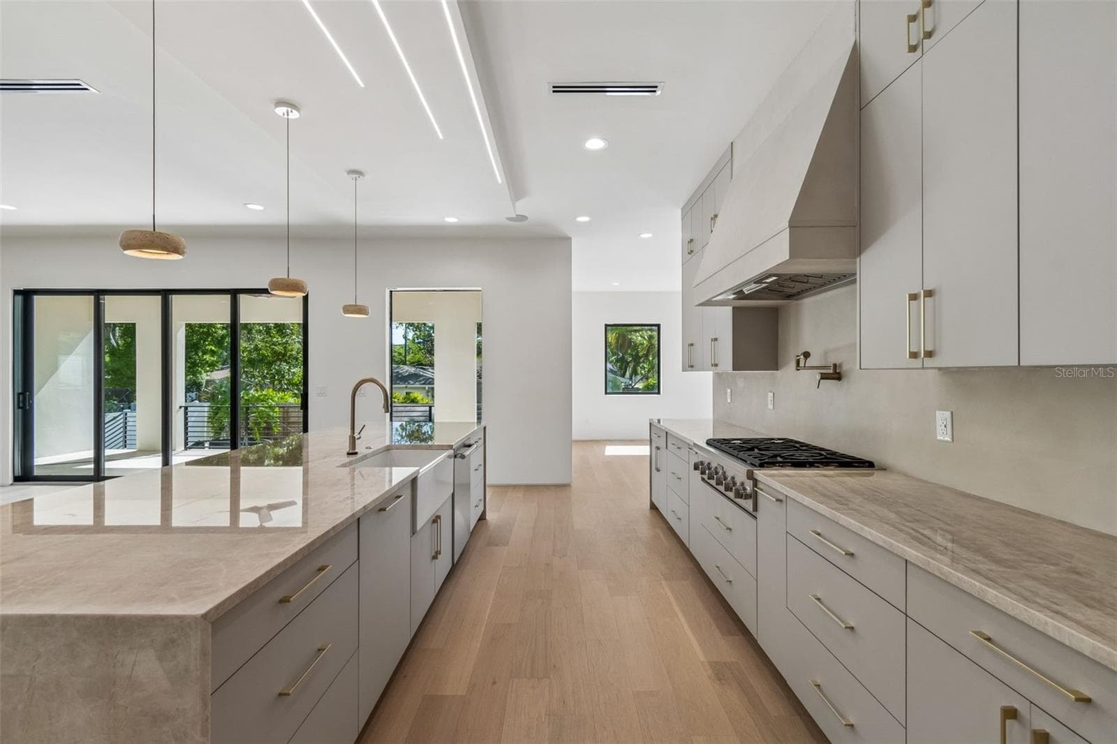 Single Family Residence at 206 S TREASURE DR, TAMPA, photo 17 of 74