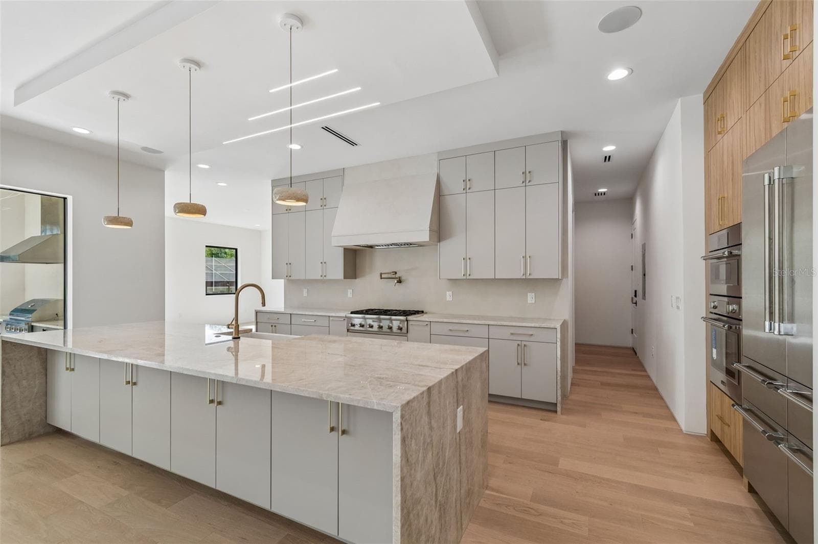Single Family Residence at 206 S TREASURE DR, TAMPA, photo 18 of 74