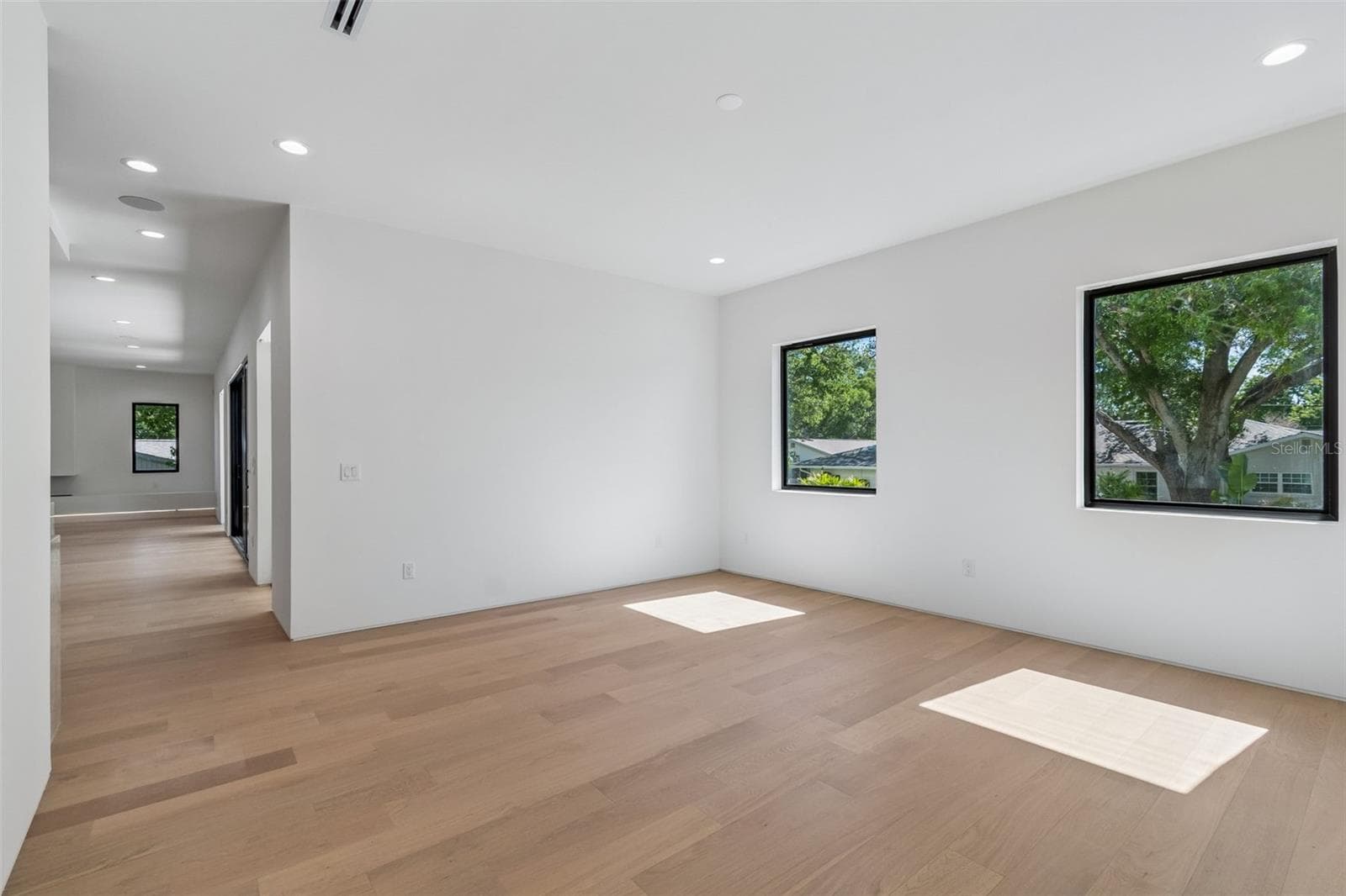 Single Family Residence at 206 S TREASURE DR, TAMPA, photo 22 of 74
