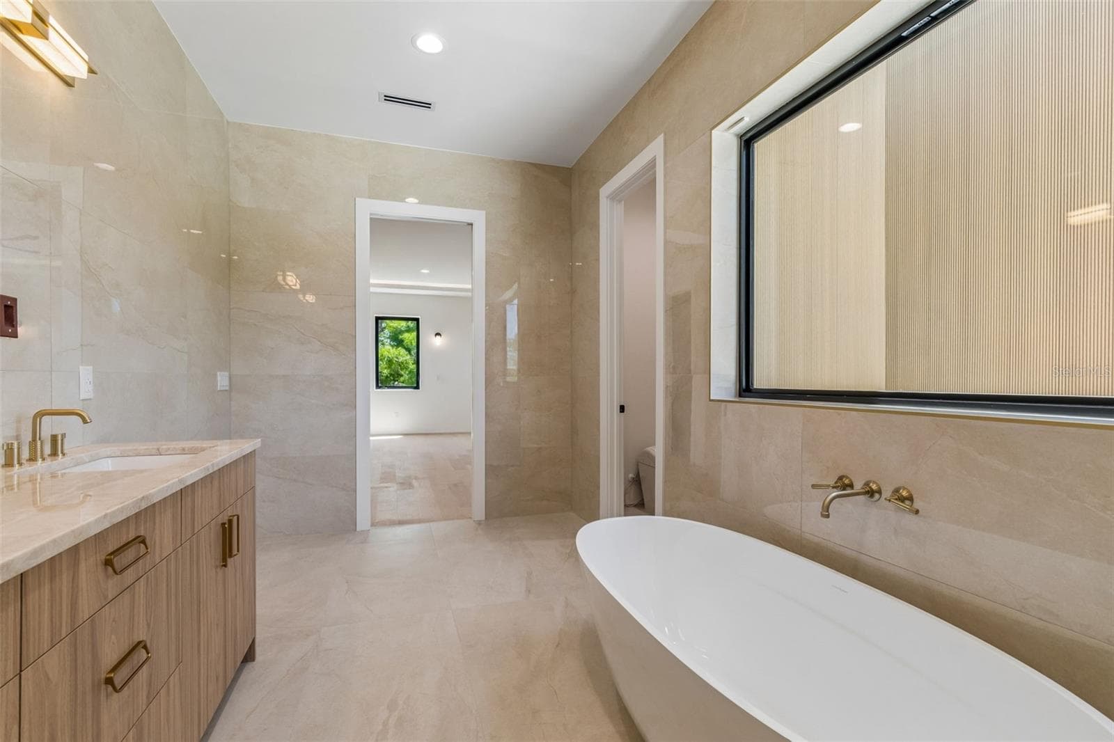 Single Family Residence at 206 S TREASURE DR, TAMPA, photo 45 of 74