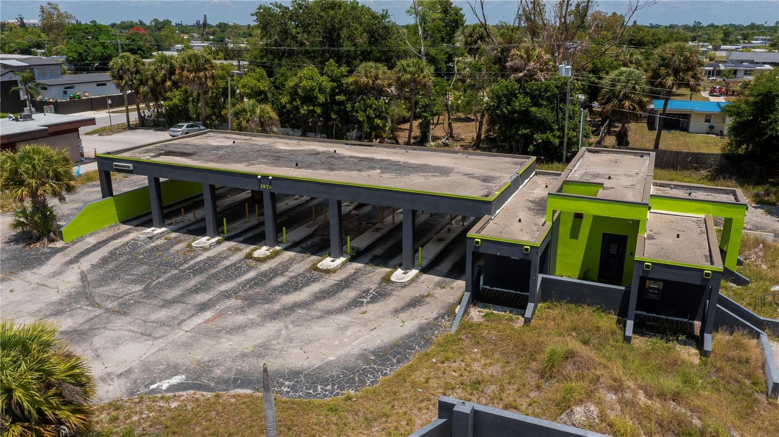 3570 TAMIAMI TRL