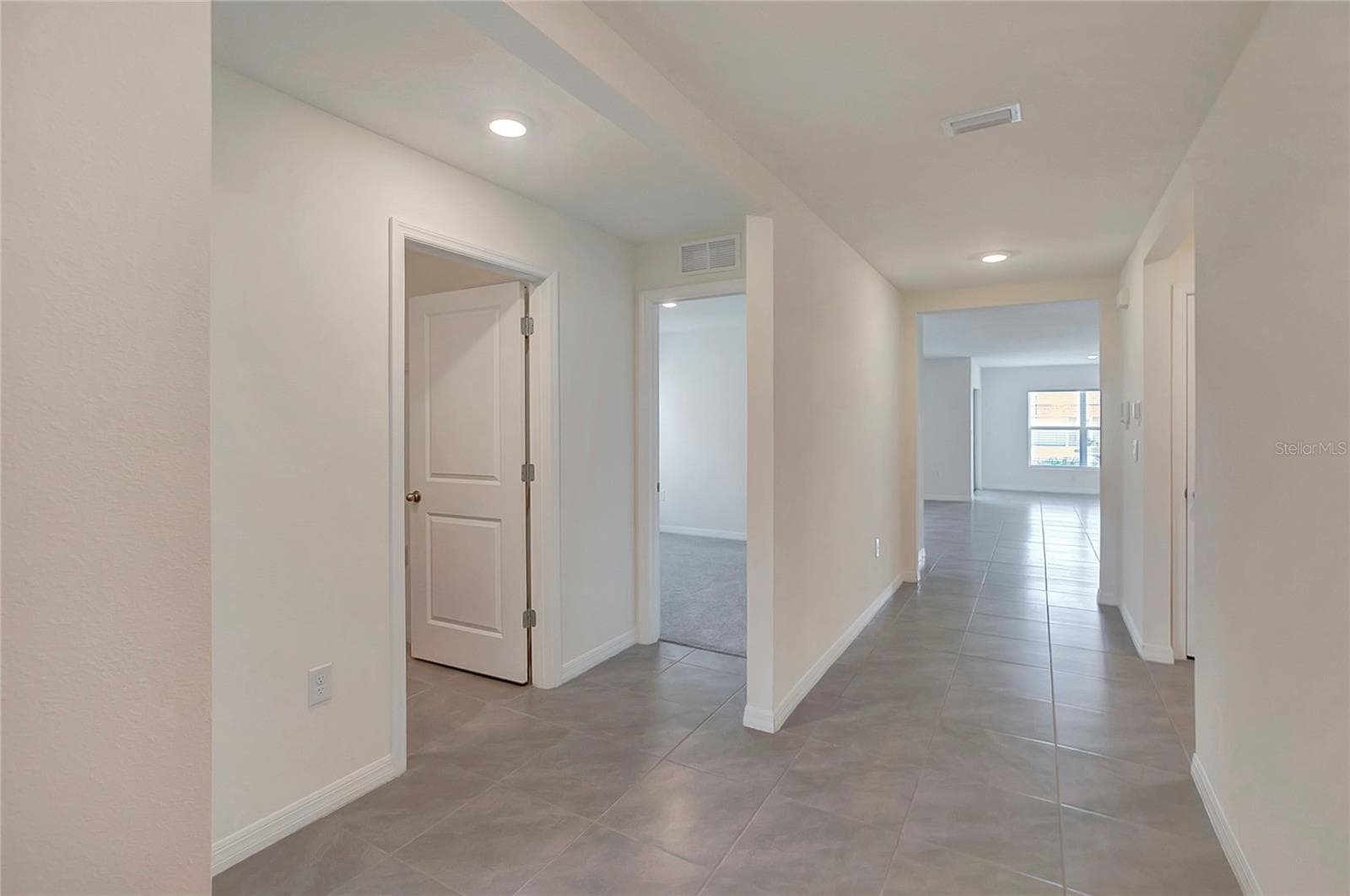 Single Family Residence at 810 ACE OUTLAW AVE, RUSKIN, photo 5 of 39