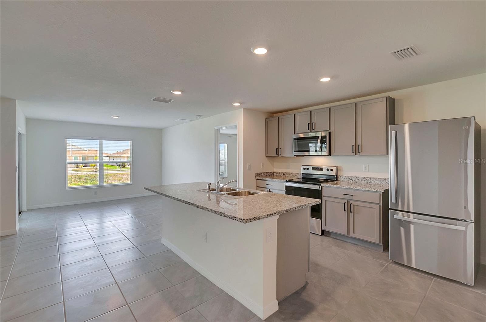 Single Family Residence at 810 ACE OUTLAW AVE, RUSKIN, photo 6 of 39
