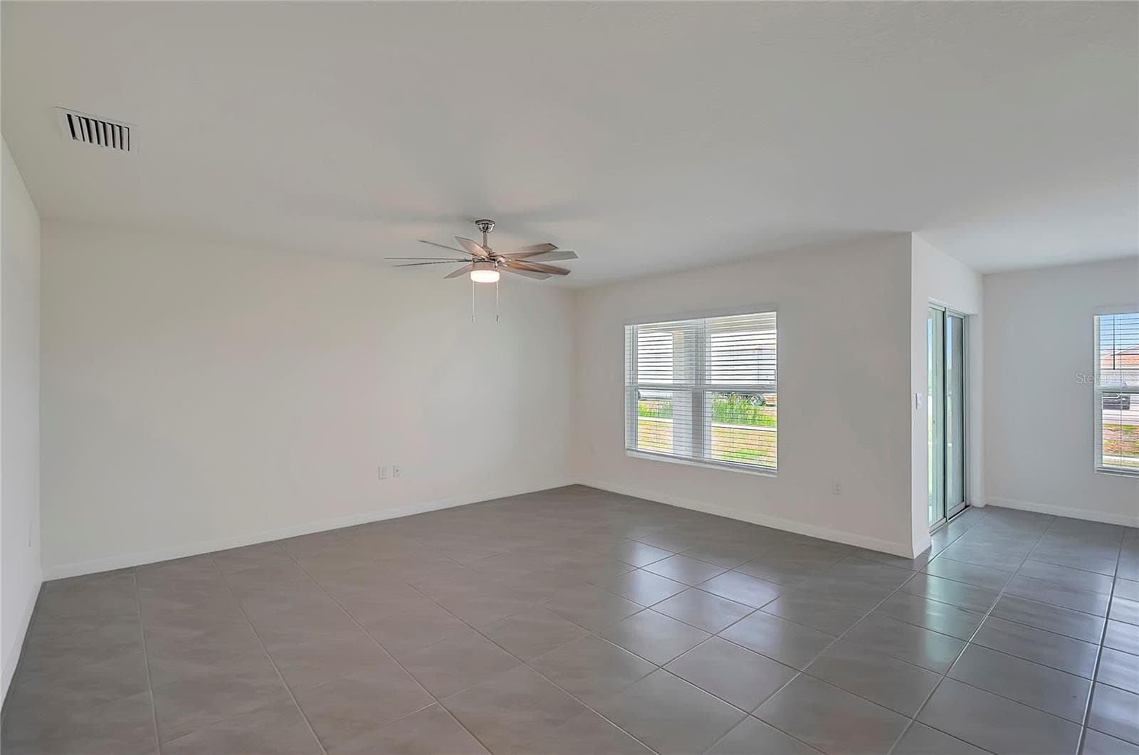 Single Family Residence at 810 ACE OUTLAW AVE, RUSKIN, photo 7 of 39