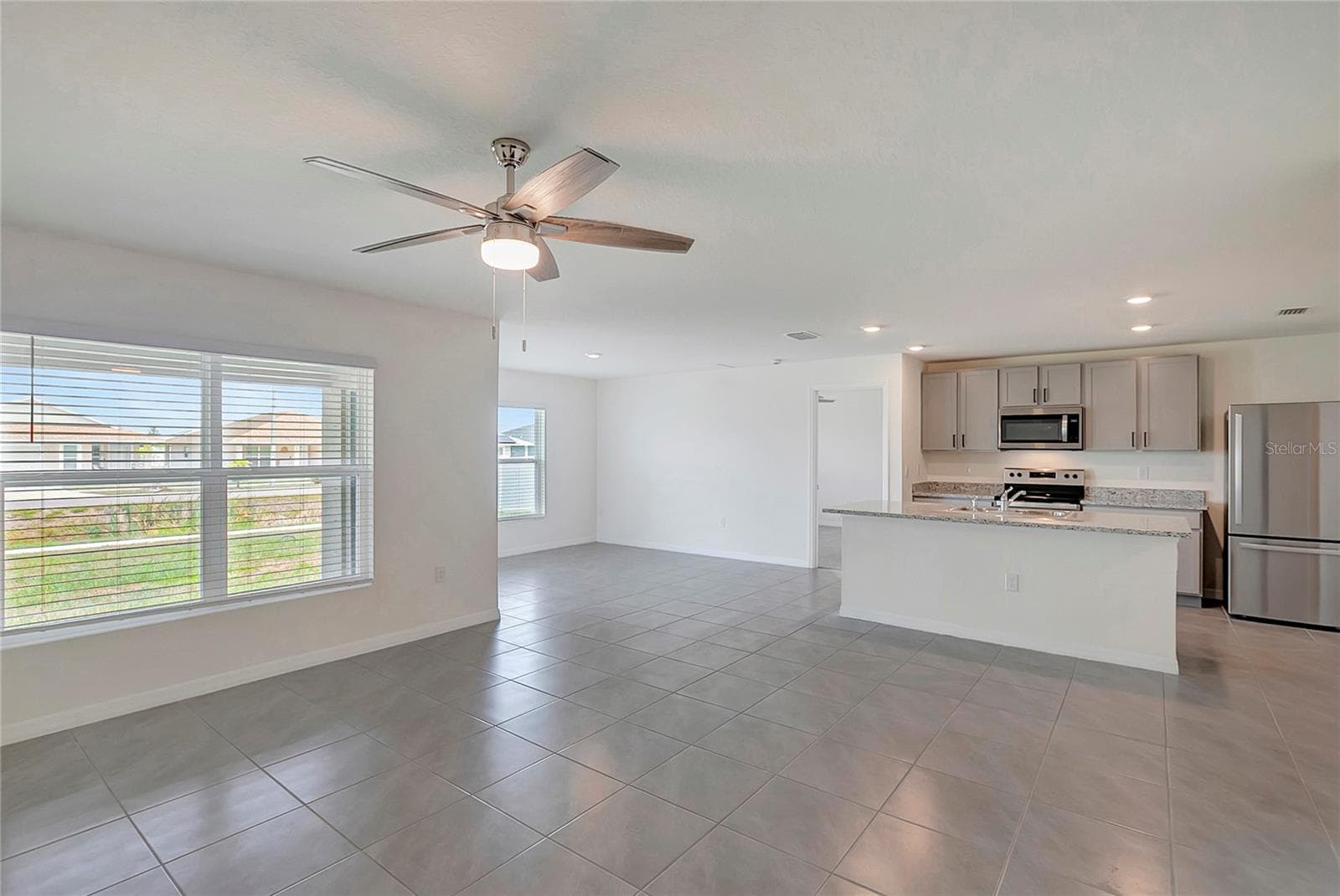 Single Family Residence at 810 ACE OUTLAW AVE, RUSKIN, photo 8 of 39