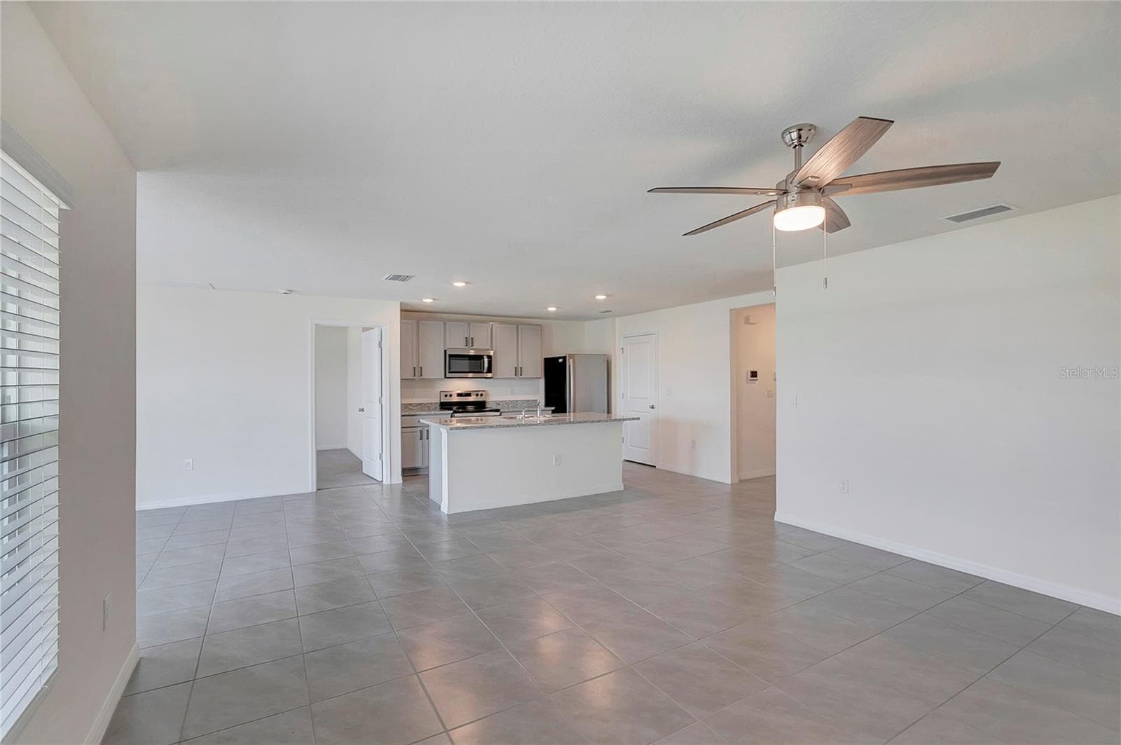 Single Family Residence at 810 ACE OUTLAW AVE, RUSKIN, photo 9 of 39