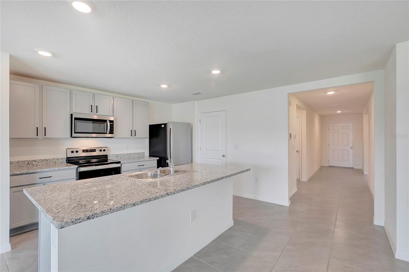 Single Family Residence at 810 ACE OUTLAW AVE, RUSKIN, photo 11 of 39