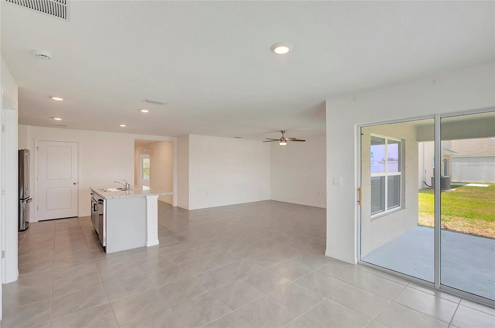 Single Family Residence at 810 ACE OUTLAW AVE, RUSKIN, photo 13 of 39