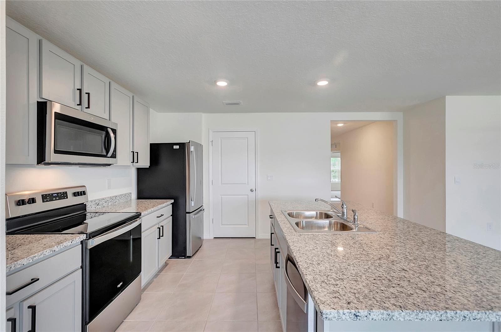 Single Family Residence at 810 ACE OUTLAW AVE, RUSKIN, photo 14 of 39