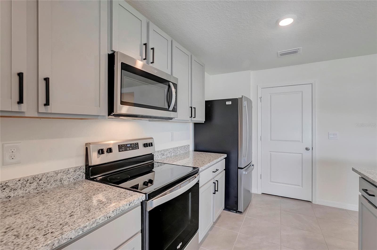 Single Family Residence at 810 ACE OUTLAW AVE, RUSKIN, photo 15 of 39