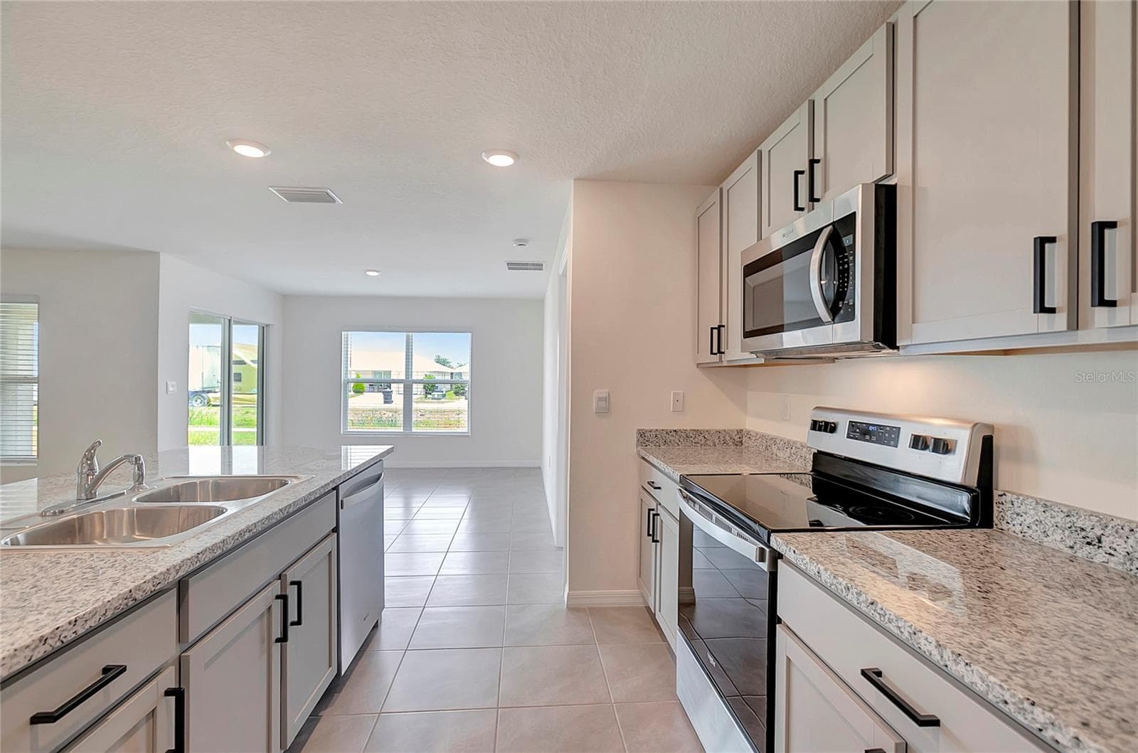 Single Family Residence at 810 ACE OUTLAW AVE, RUSKIN, photo 17 of 39