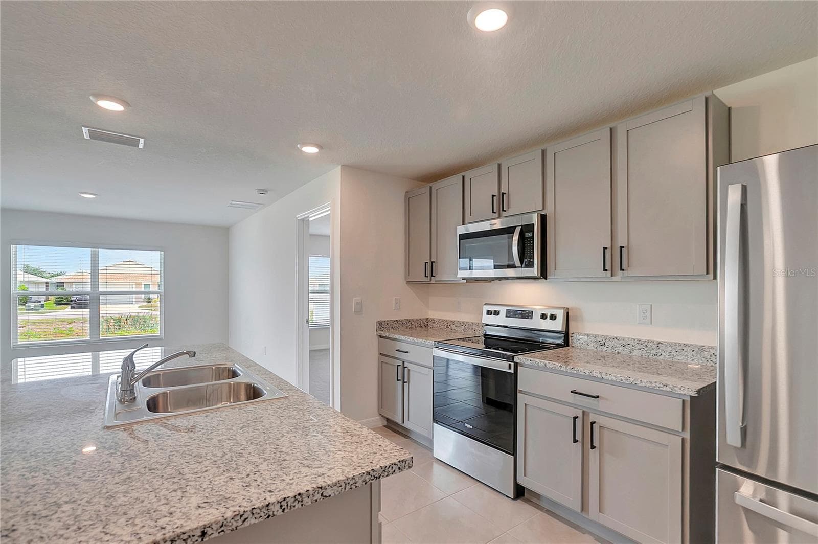 Single Family Residence at 810 ACE OUTLAW AVE, RUSKIN, photo 18 of 39