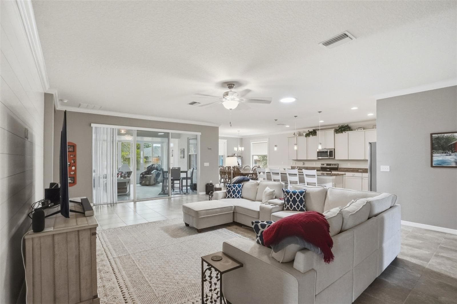 Single Family Residence at 13897 BLYTHEWOOD DR, SPRING HILL, photo 12 of 85