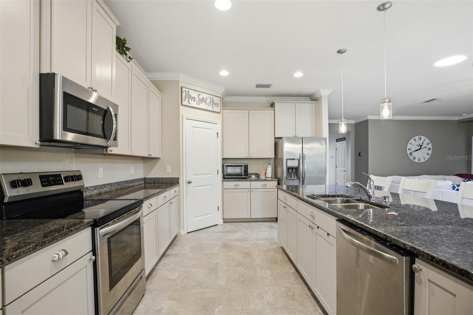 Single Family Residence at 13897 BLYTHEWOOD DR, SPRING HILL, photo 17 of 85
