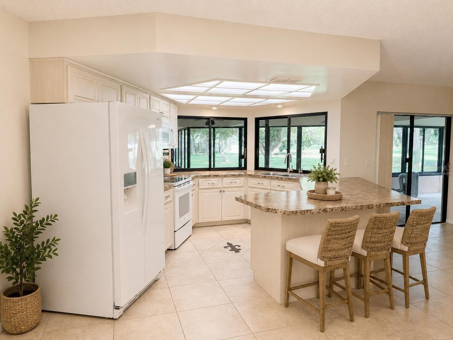 Virtually Staged - Kitchen - 2721 NORTHRIDGE DR E, CLEARWATER