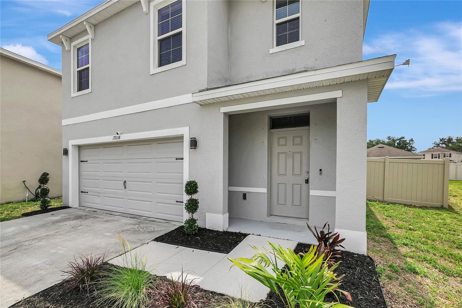 Single Family Residence at 17038 WAVE TRESSLE PL, WIMAUMA, photo 4 of 47