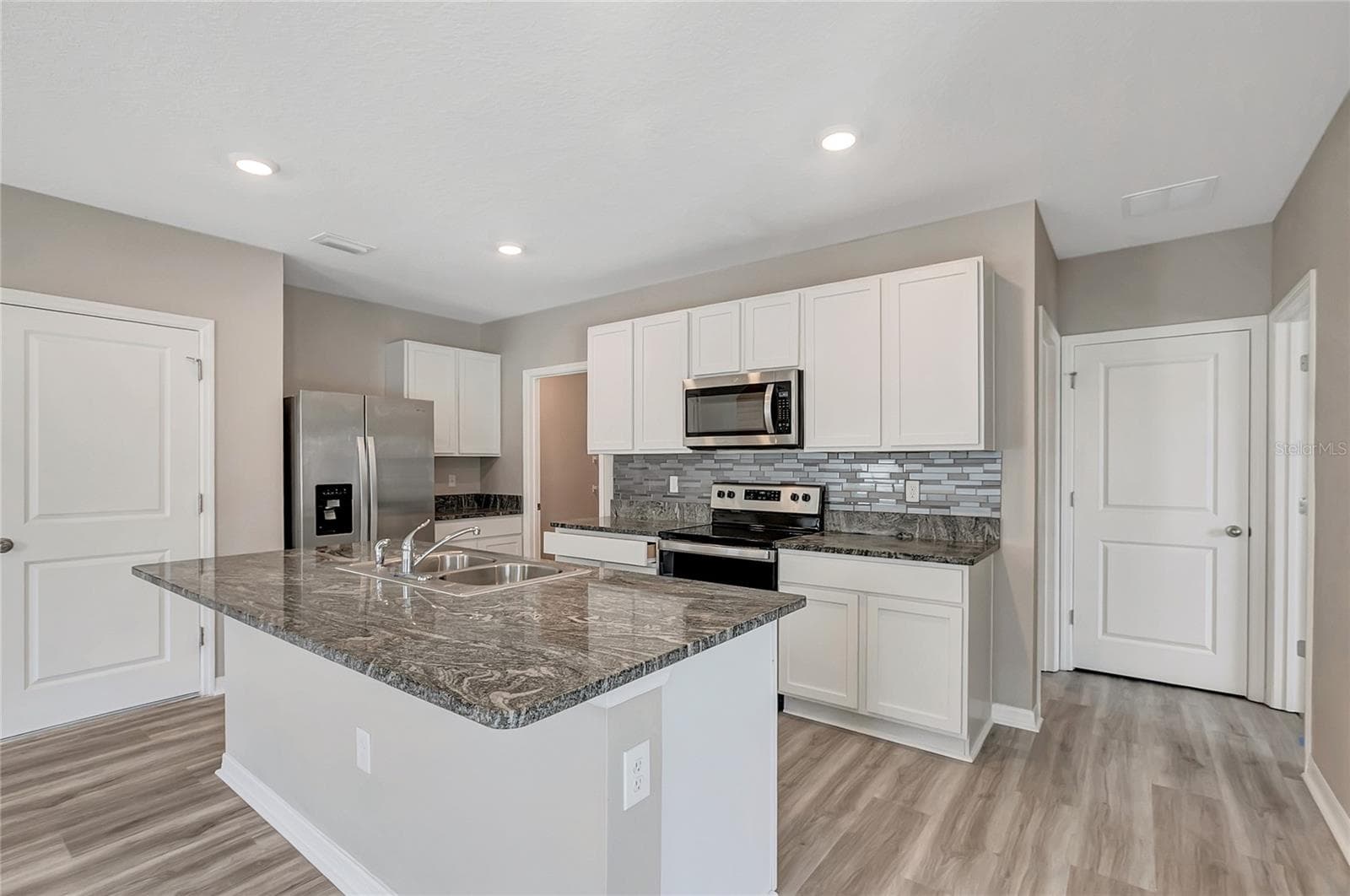 Single Family Residence at 17038 WAVE TRESSLE PL, WIMAUMA, photo 9 of 47