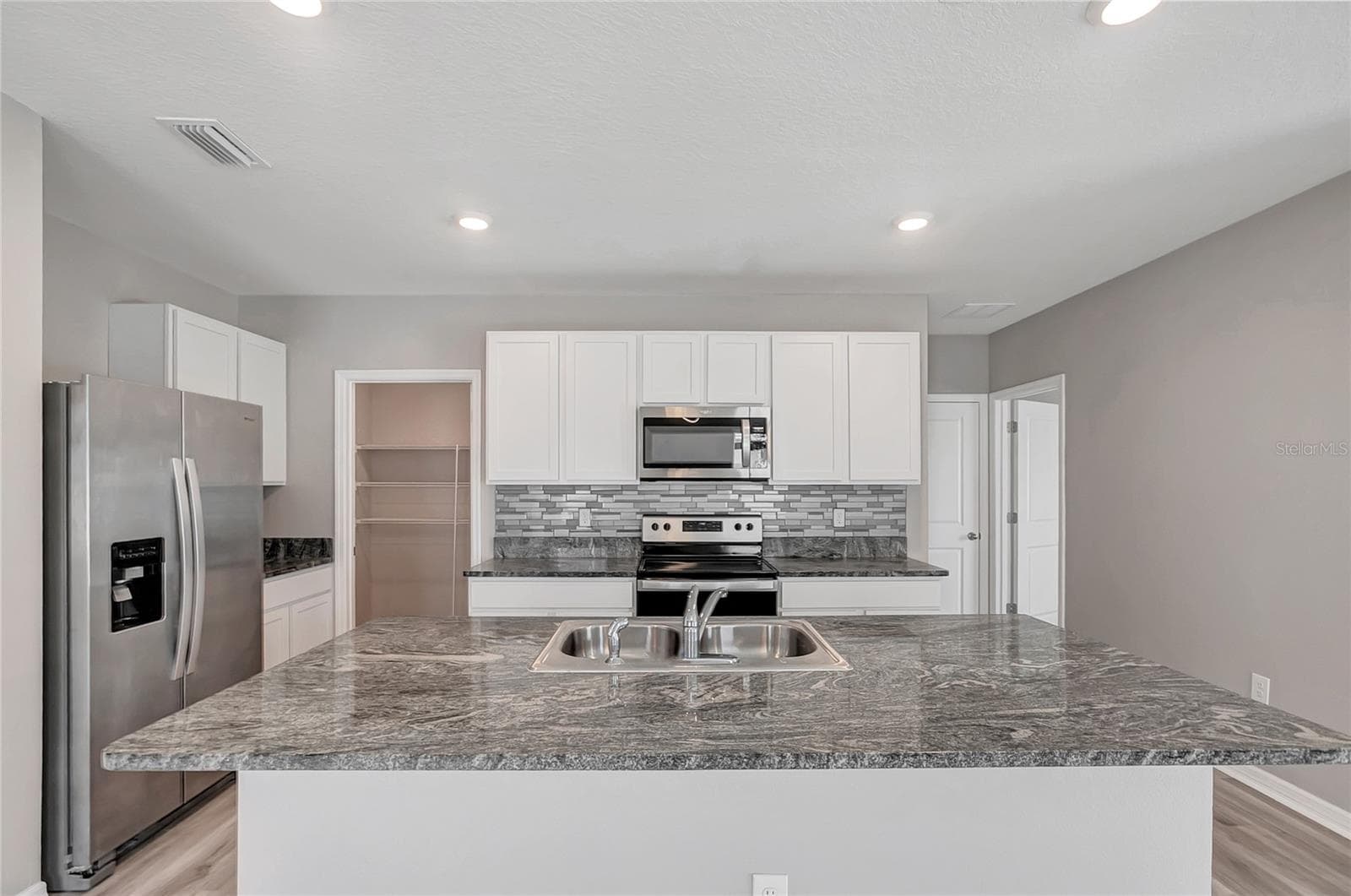 Single Family Residence at 17038 WAVE TRESSLE PL, WIMAUMA, photo 15 of 47